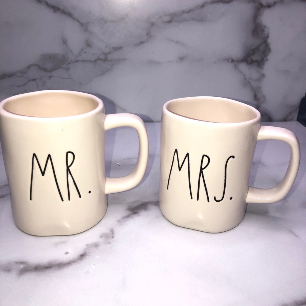 NEW WITHOUT TAGS - Rae Dunn Mr & Mrs Mug Set